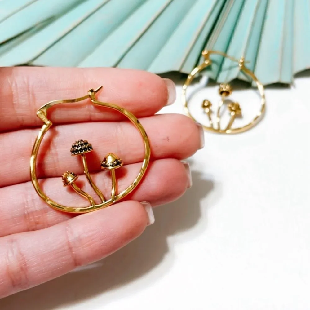 Gold mushroom hoop earrings S87
